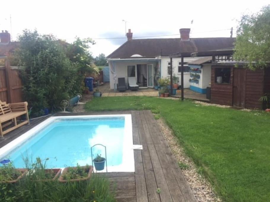 Modern Bungalow With Private Swimming Pool Maidenhead Exterior photo