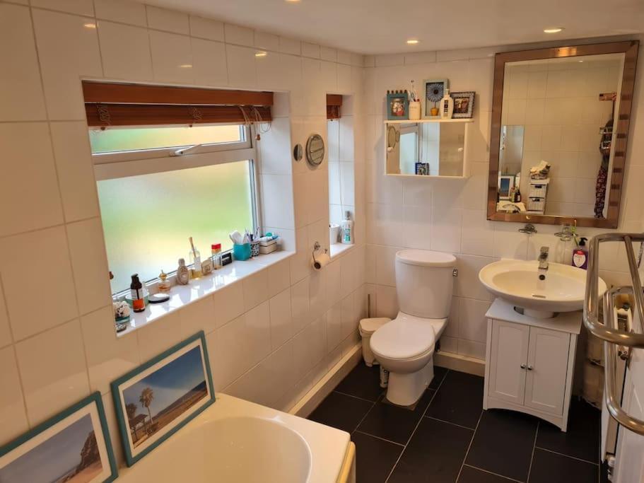 Modern Bungalow With Private Swimming Pool Maidenhead Exterior photo
