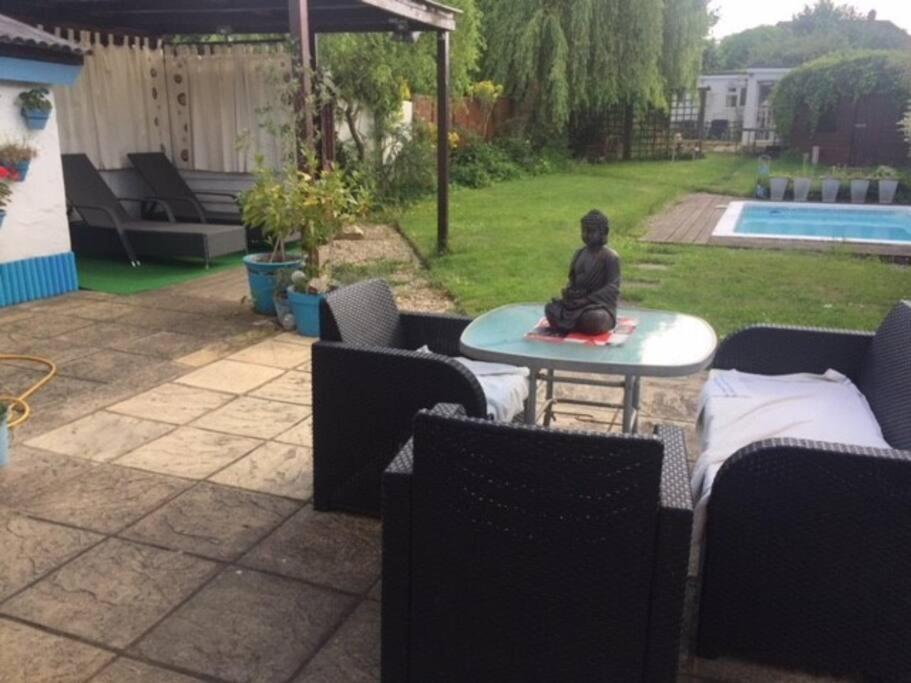 Modern Bungalow With Private Swimming Pool Maidenhead Exterior photo